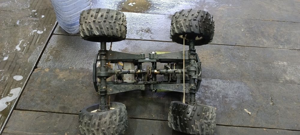 Бензиновая игрушка джип полноприводный