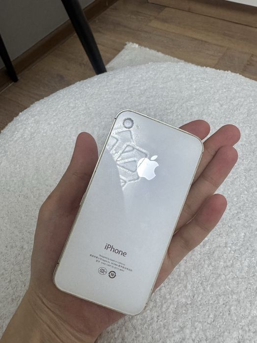 Продам iPhone 4s