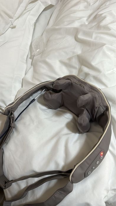 Массажер новый,заряжается очень быстро