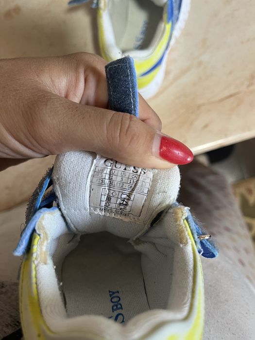 Бебешки маратонки на ,, Guess”