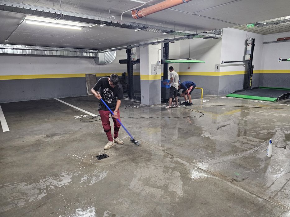 Curățenie parcări case de scara blocuri birouri