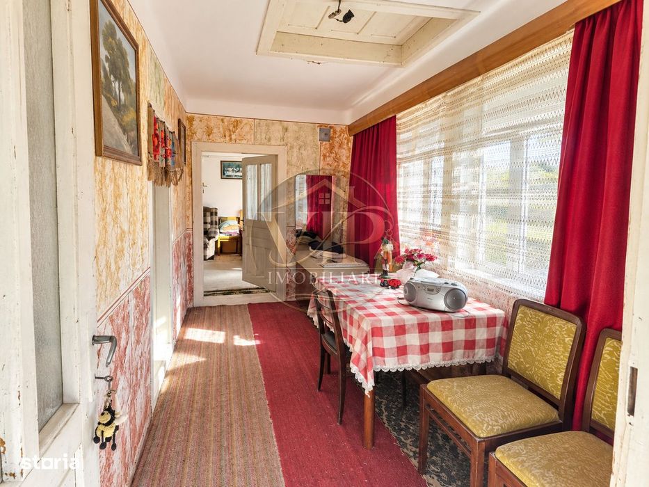 Casa individuala cu 4 camere,1130 mp teren,Intregalde