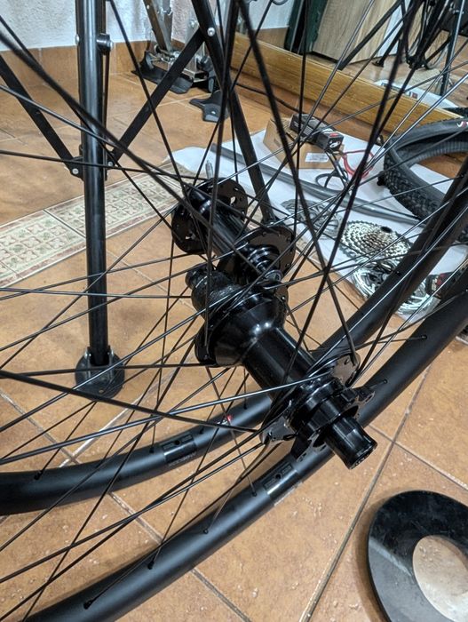 Set nou  roti carbon boost 29 ,XD