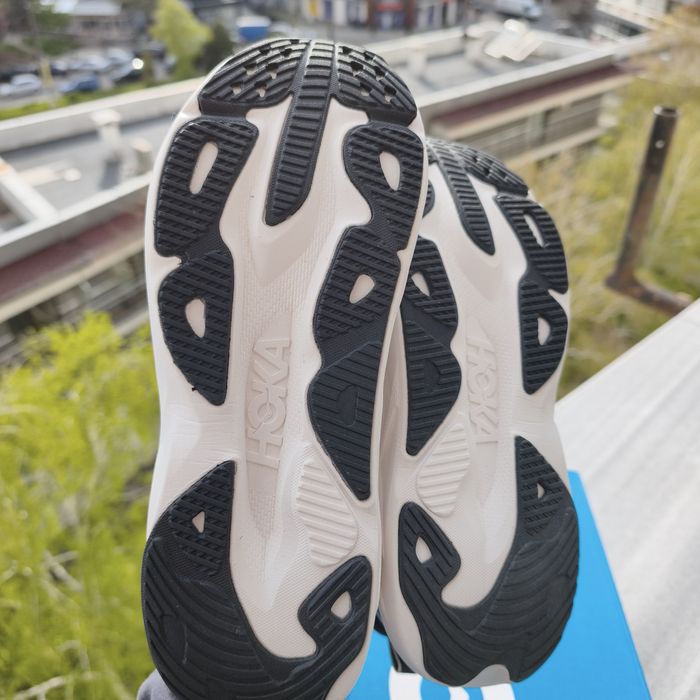 Hoka Skyflow in Black-White 42-43-44