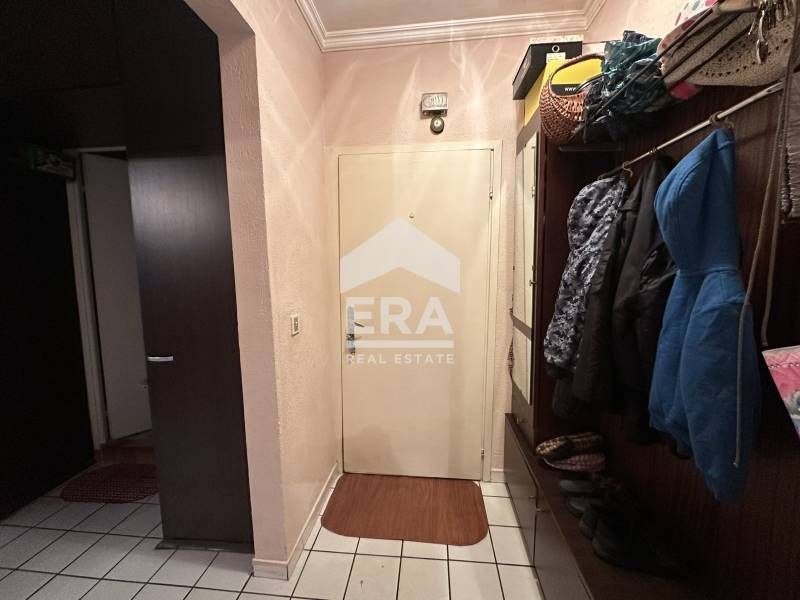 Тристаен апартамент в квартал ,,Любен Каравелов ,,