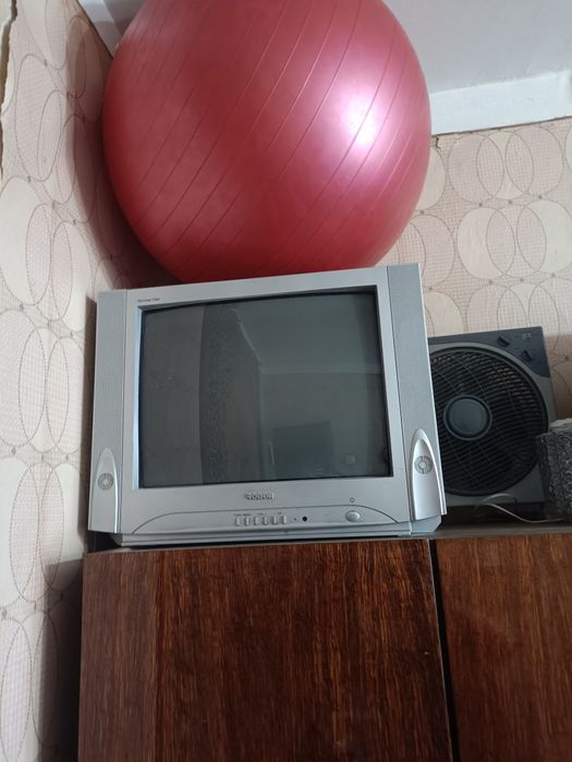 Продам два телевизора на запчасти