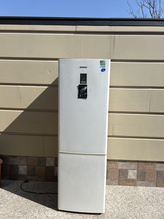 Холодильник SAMSUNG