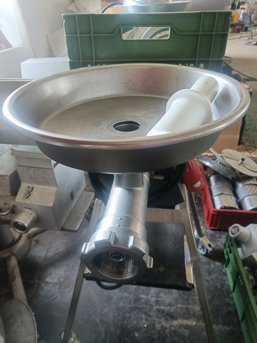 Masin tocat carne , robot bucatarie , curatat cartofi