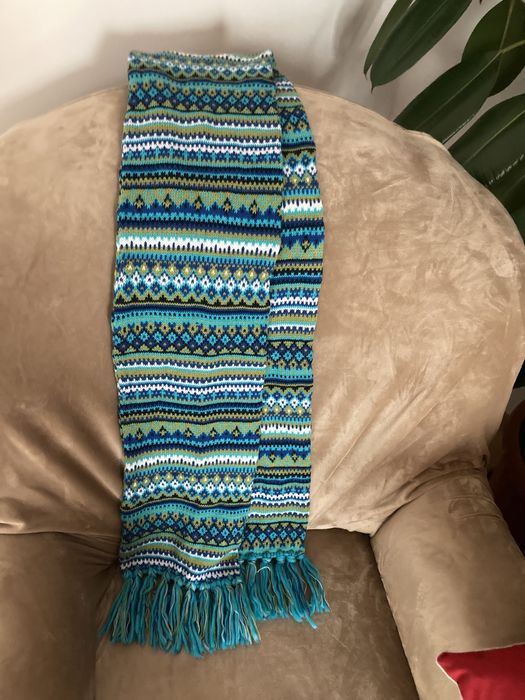 Fular tricotat-gros, cu ciucuri, nou, din lanica