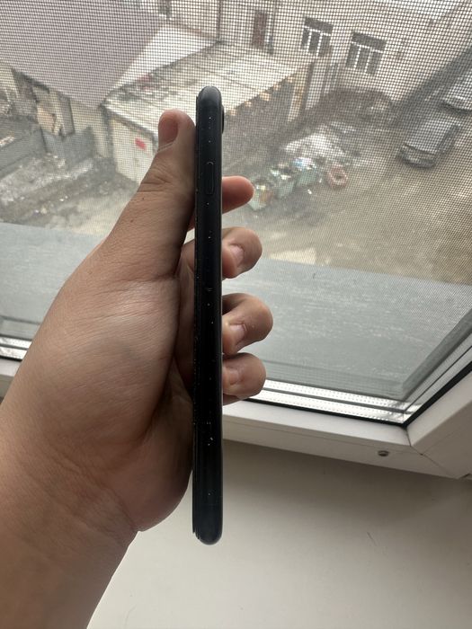 продам iphone se 2020 быстро