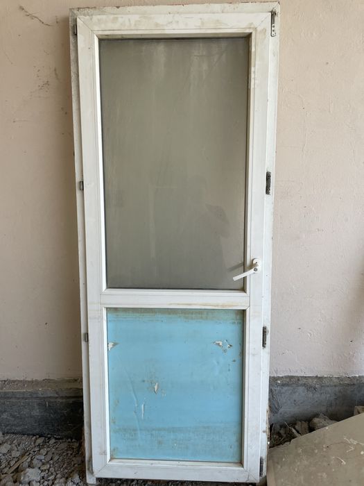 Пластиковые дверь