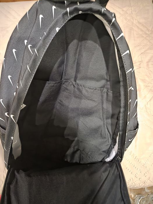Продавам раница Nike