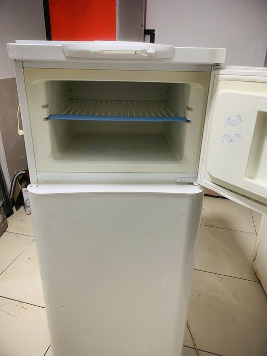 Холодильник indesit