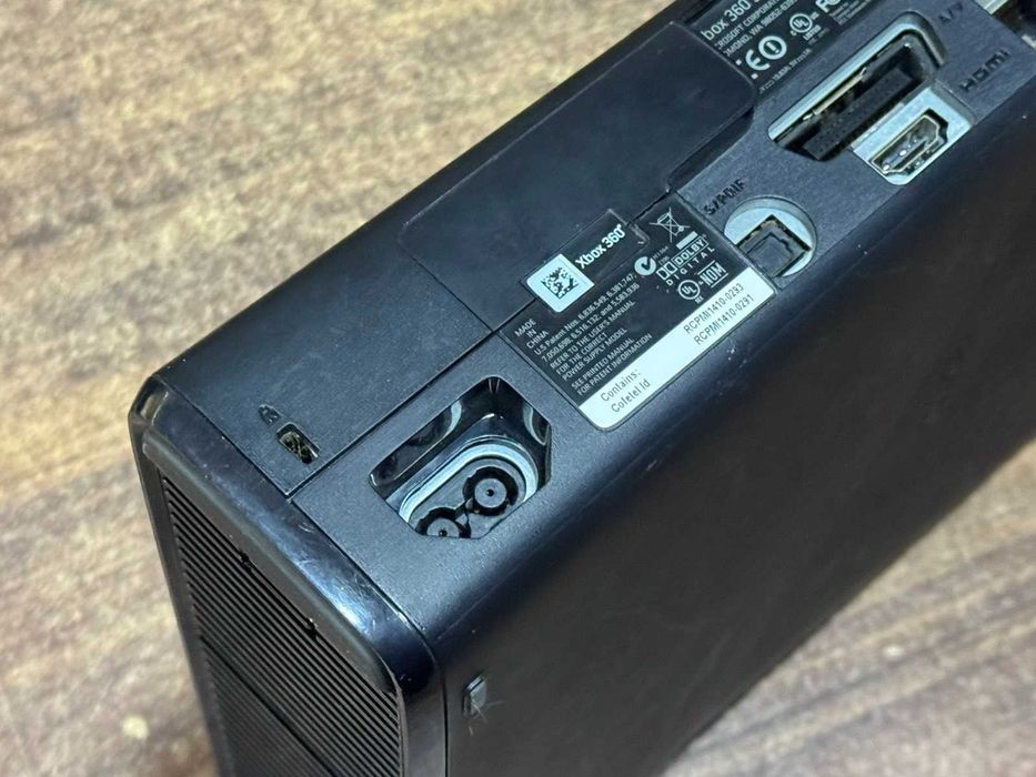 Продавам Xbox 360 комплект