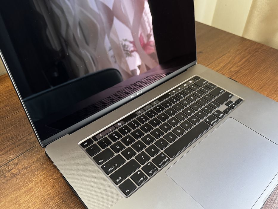 Macbook pro i9 32gb 1tb