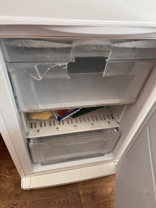 Продам б/у холодильник марки Indesit