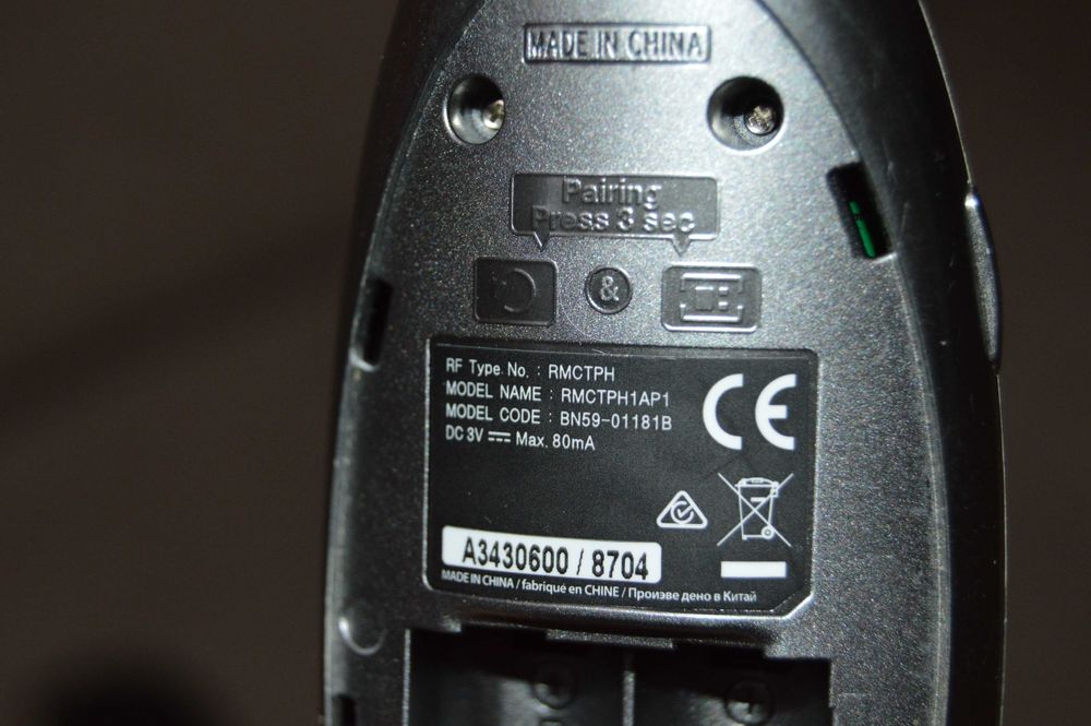 Telecomandă Smart Samsung Originală RMCTPH1AP1 (BN59-01181B) cu Control Vocal și Touchpad – Stare Excelentă