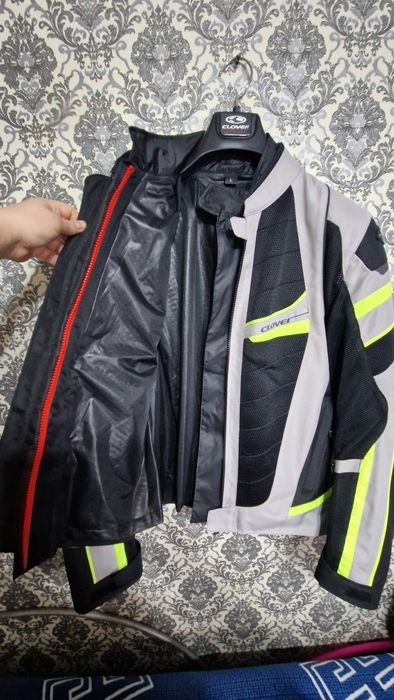 Продам мотошлем и мото куртку!