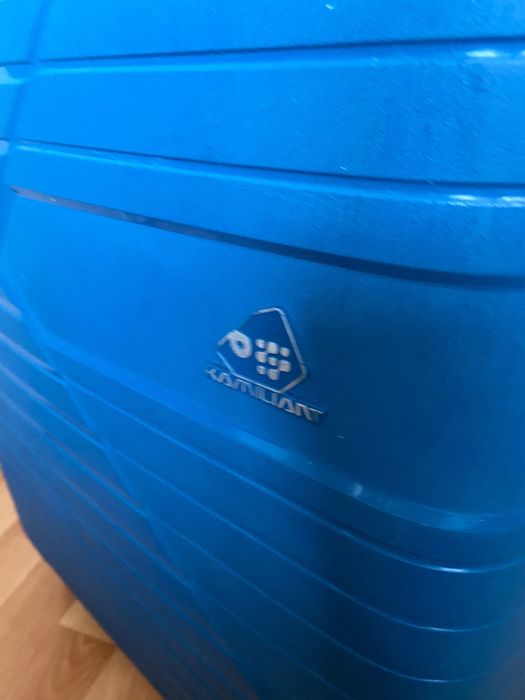 Чемодан на колесиках