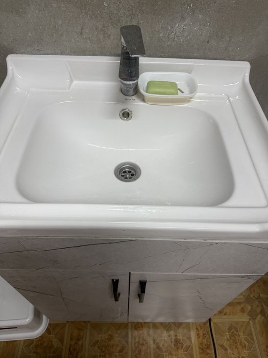 Раковина с тумбой