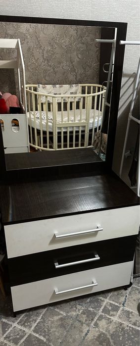 Продам комод с зеркалом