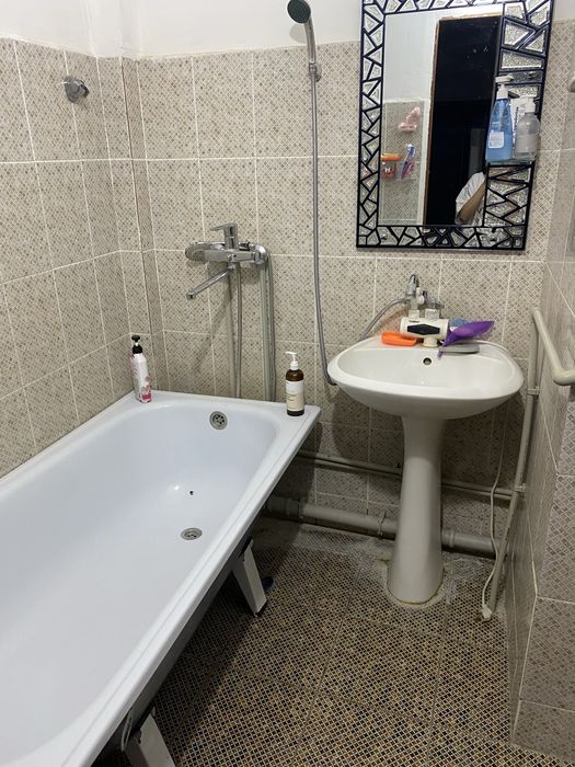 Подселениеге 1 қыз керек