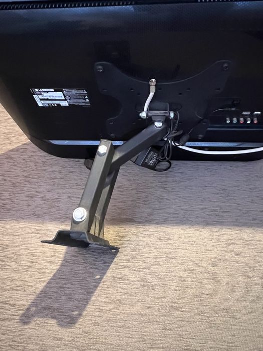 Tv lg 32 80 cm ( cu suport metalic)