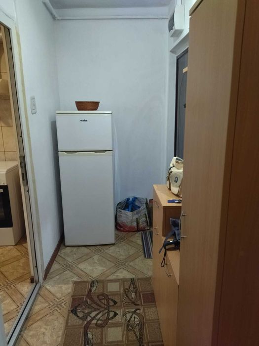 Inchiriez Apartament 2 camere, etaj 2, balcon închis