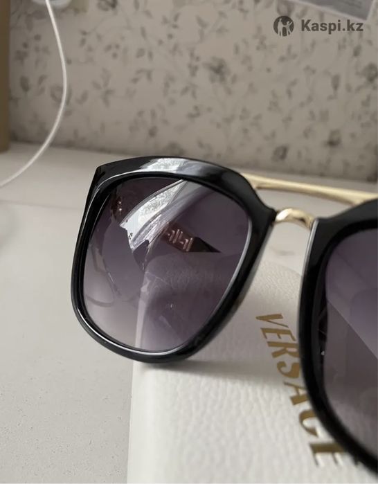 Очки солнцезащитные