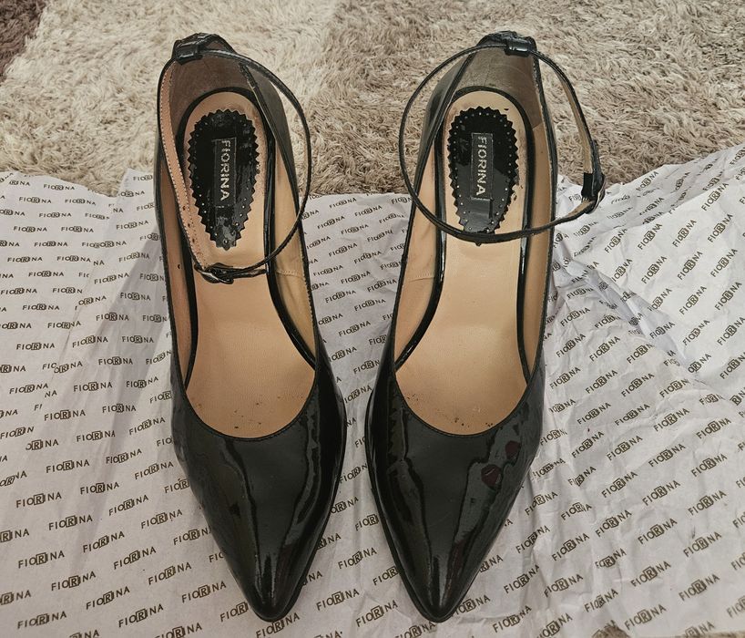 Елегантни обувки на ток