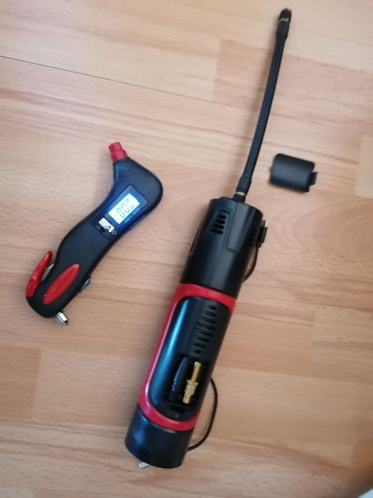 Compresor cu acumulator portabil si un Multitool electric util in masina