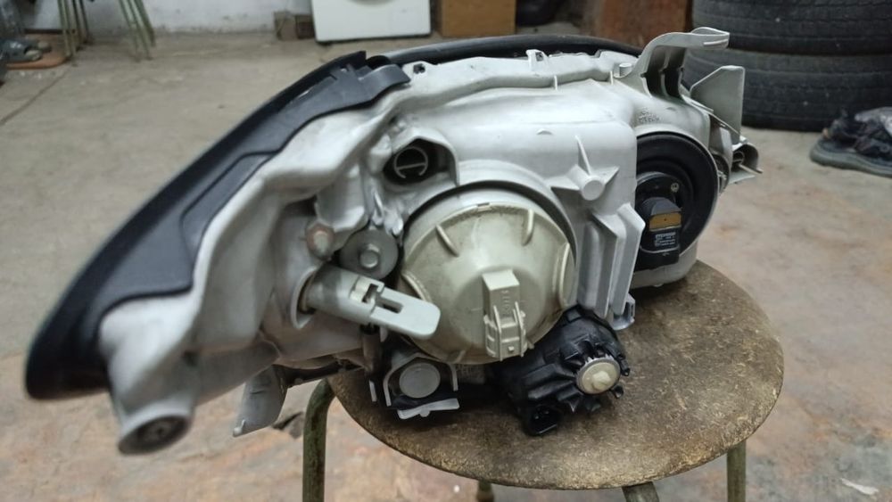 Продам фару Тойота Камри 35