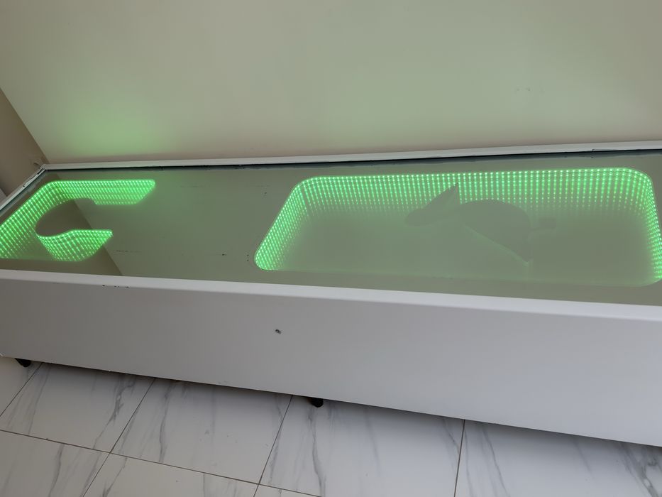 Кватовый стол массажный