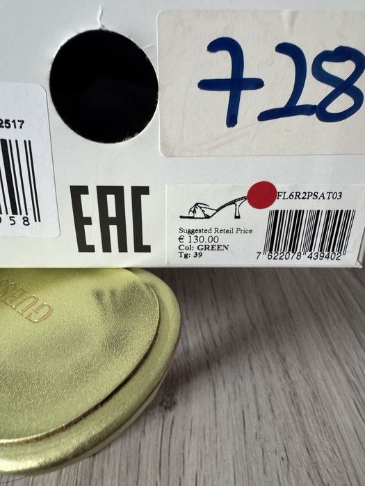 Сатенени чехли Guess