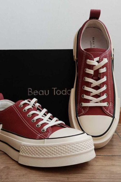 Продаю кеды новые