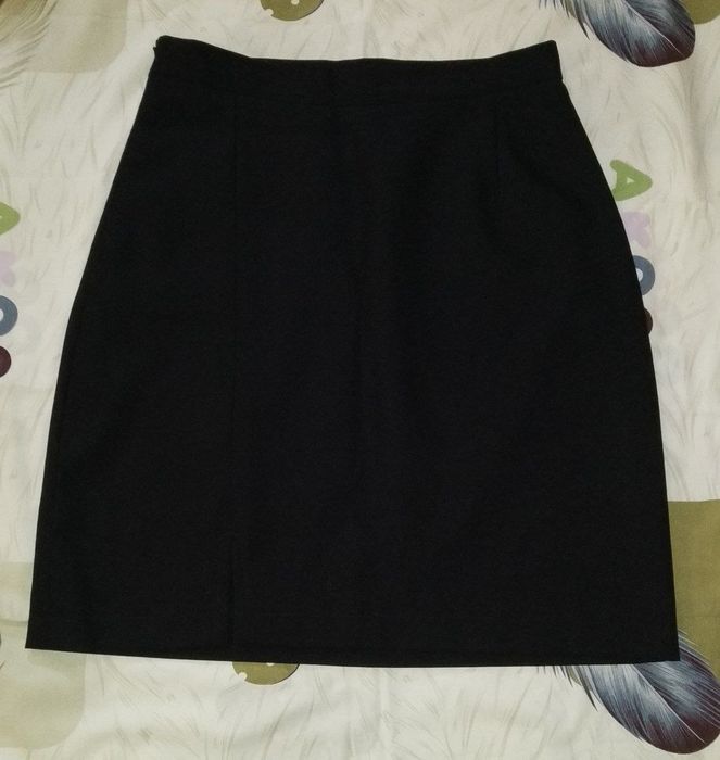 Юбка   короткая.