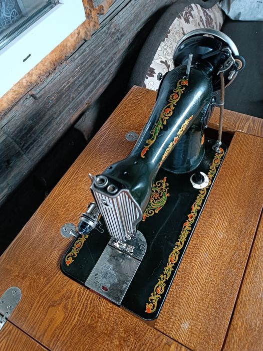 Продам швейную машину