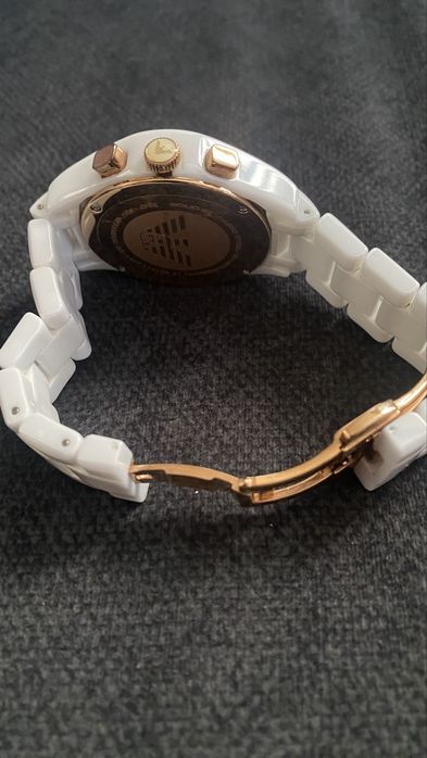 Часовник Armani бял