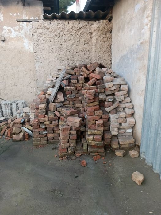 Бесплатно кирпичи и шифер!!! Самовыв