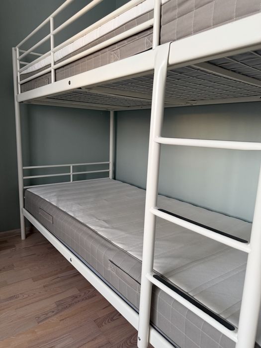 Продам двухъярусную кровать IKEA