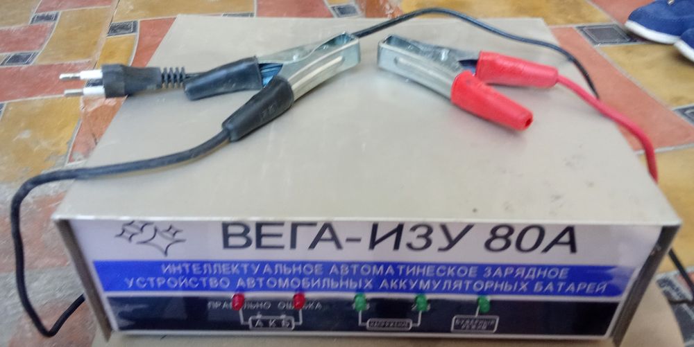 Зарядник для аккумуляторов машин