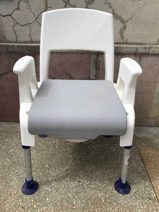 Scaune WC pentru persoane cu dizabilitati
