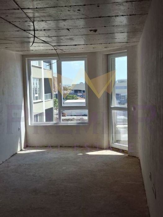 Продава се Двустаен апартамент в Бургас, Изгрев - 74 кв.м за 1717 €/кв.м - Снимка #1