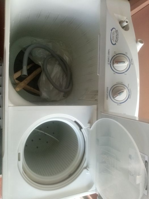 Стиральная машина полуавтомат.