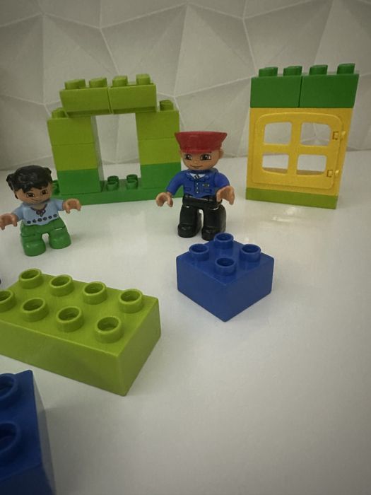 Set lego duplo-la scoala