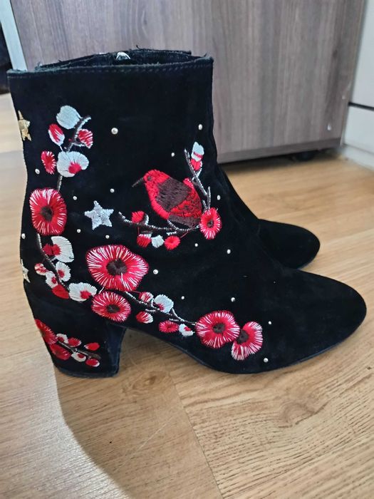 Дамски велурени боти