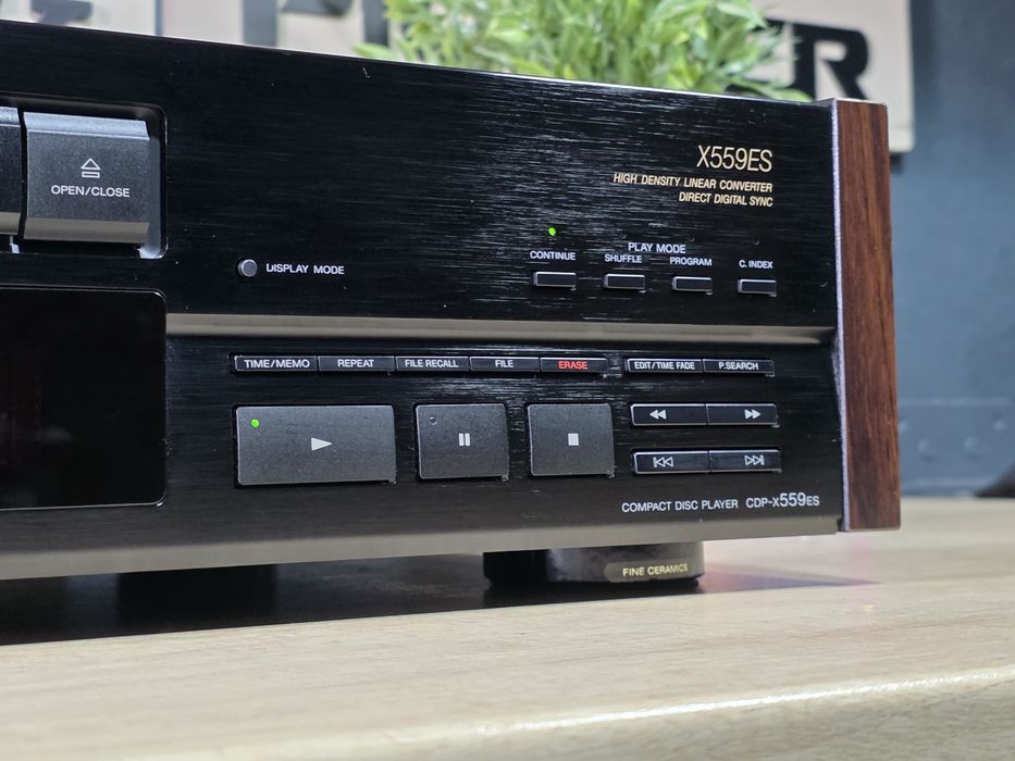 Cd player SONY CDP-X559 ES , black, laterale lemn, telecomanda