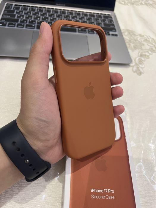 Оригинальный чехол для IPhone 17 Pro orange