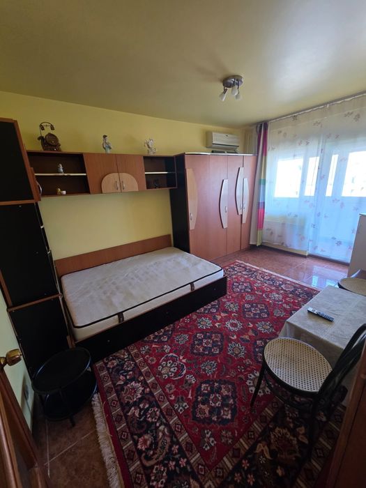 Inchiriez apartament zona Gardu Rosu