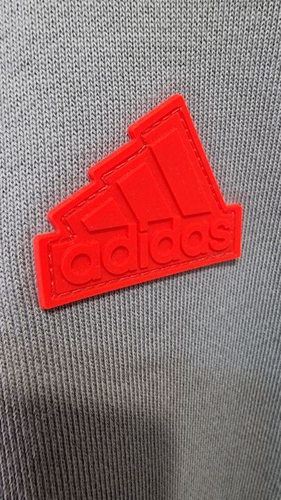Trening Adidas, original.